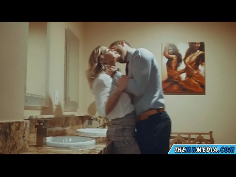 ❤️ Ketika seorang pirang berdada menggoda Anda di toilet umum ️ Sex pada kami id.playcrot69.top